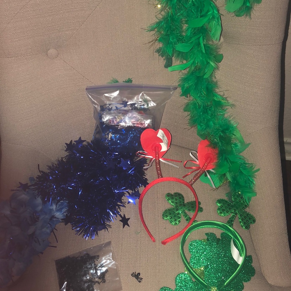 Random decorations bundle/lot